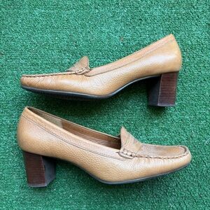 Arezzo Womens Camel Beige Tan Stacked Heel Loafer Pump Shoe - Size 6M